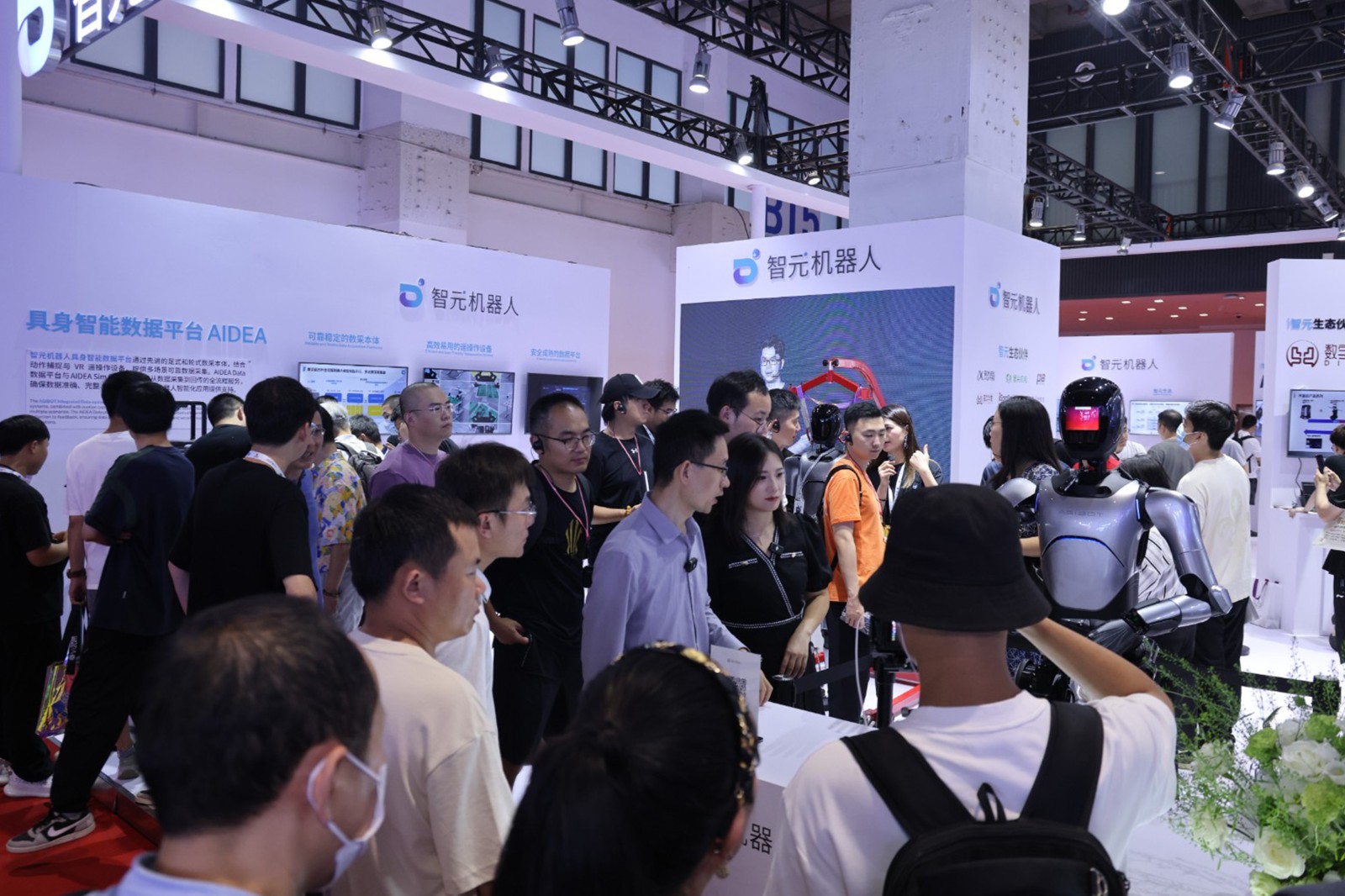 LEwin乐玩机器人亮相世界机器人大会WRC